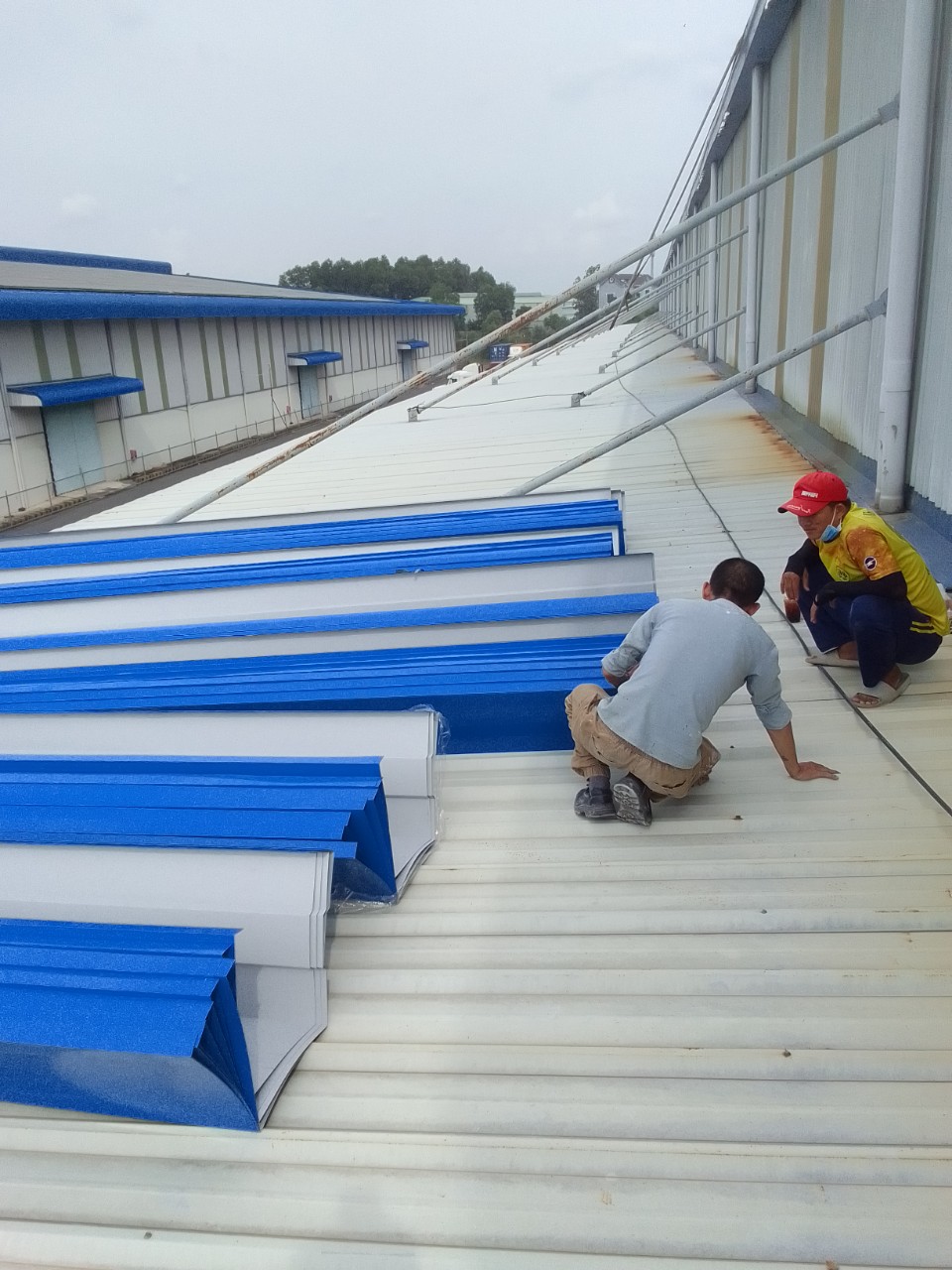Thi Công Máng Xối Tại Dĩ An Bình Dương